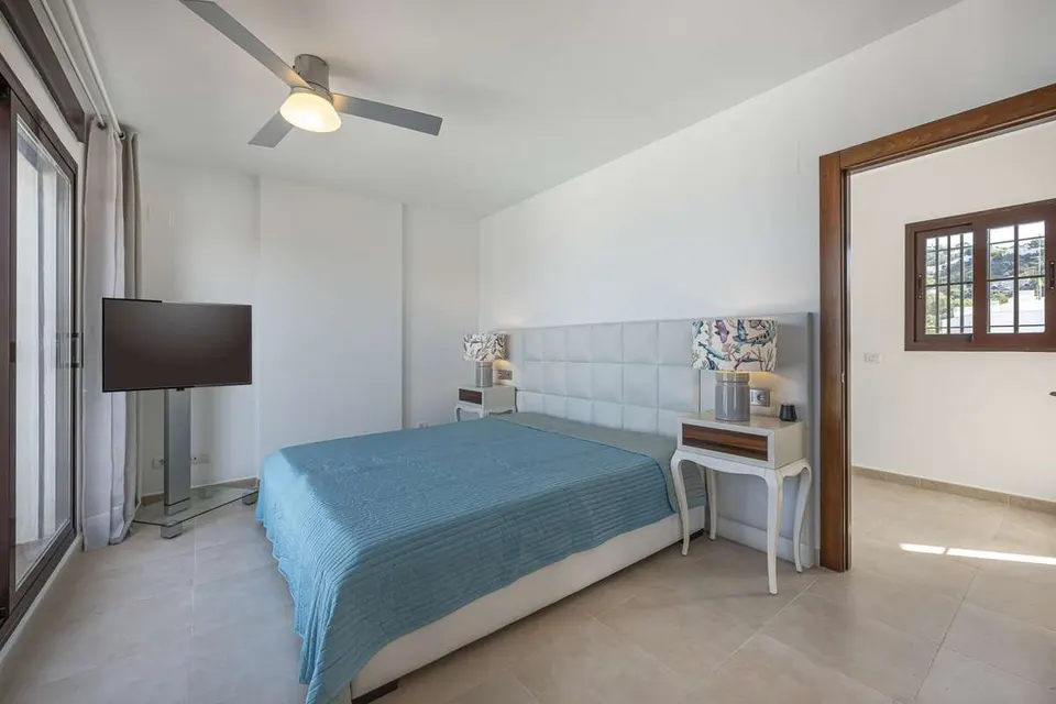 Apartament z tarasem w Marbelli — zdjęcie