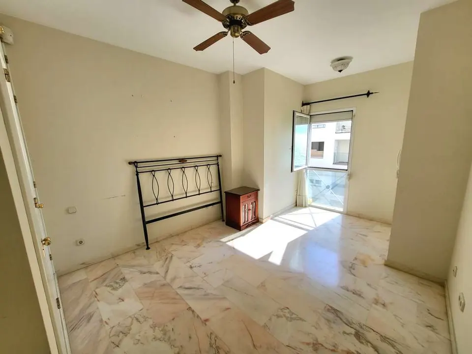 Apartament z widokiem na morze w Esteponie — zdjęcie