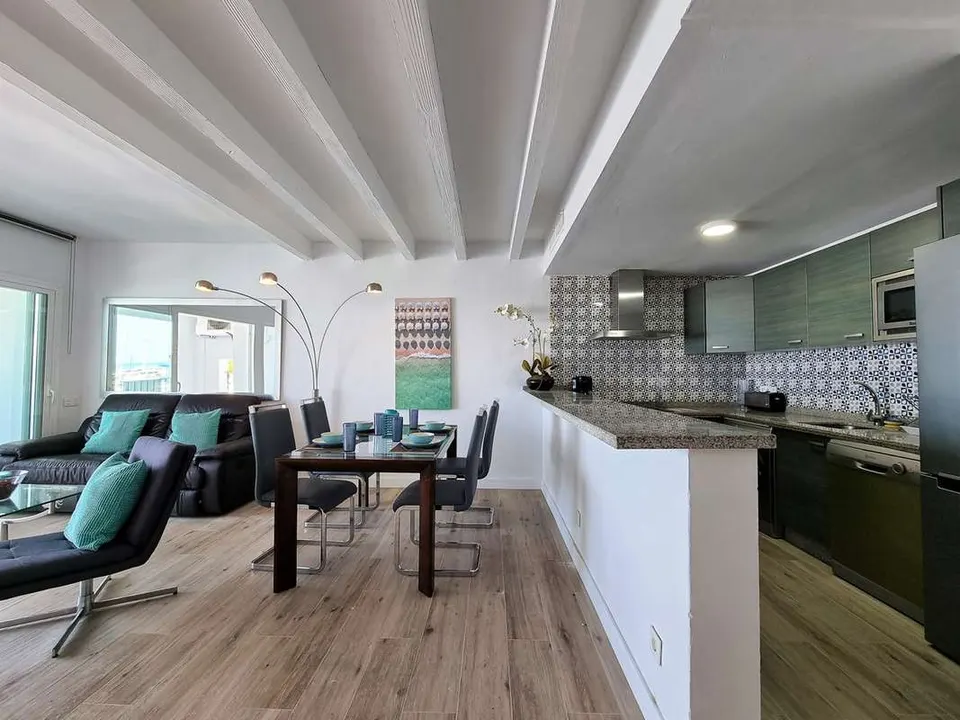 Apartament z widokiem na marinę w Marbelli — zdjęcie