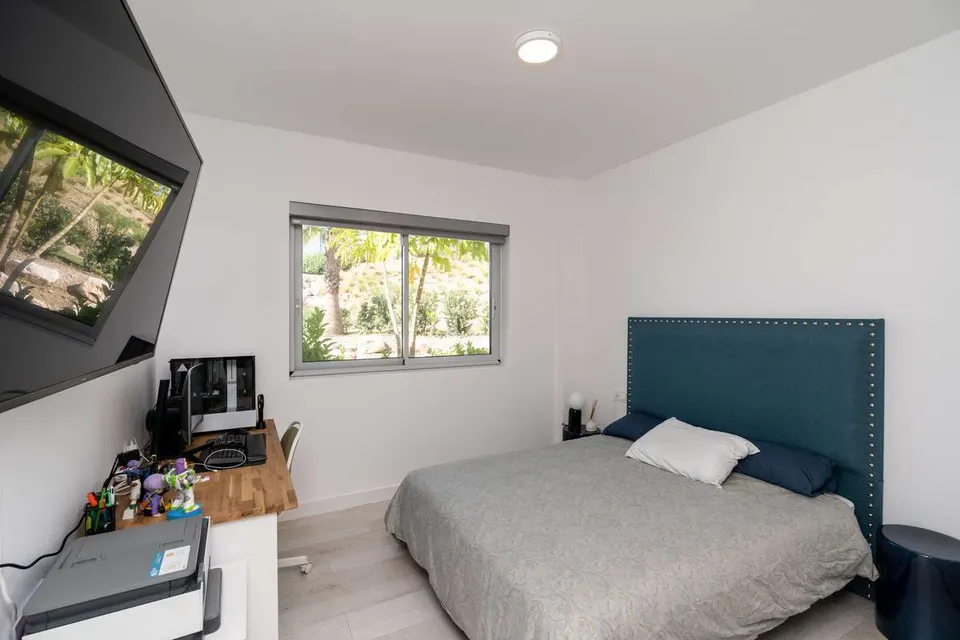 Apartament z ogrodem w Casares — zdjęcie