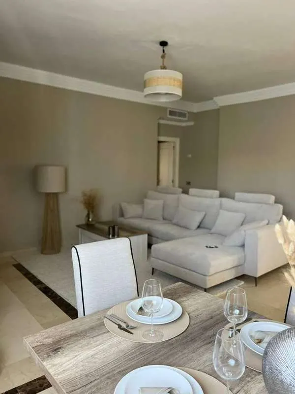 Apartament z kominkiem w Marbelli — zdjęcie