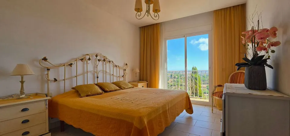 Apartament z tarasem w Benahavis — zdjęcie 8 z 16