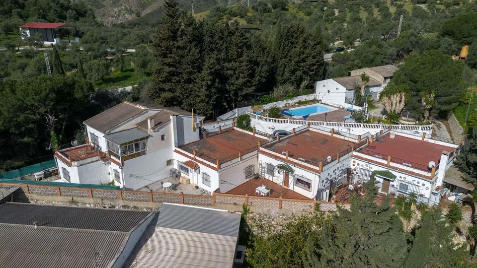 Dom szeregowy z potencjałem w Maladze — zdjęcie