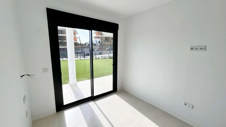Apartament z ogrodem w Fuengiroli — zdjęcie
