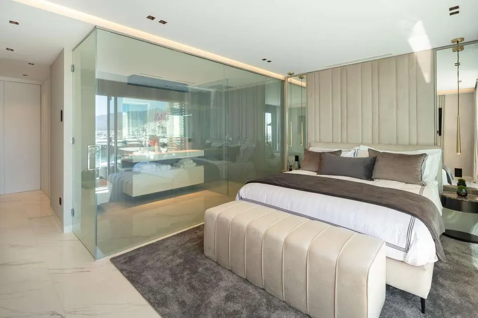 Apartament z widokiem na marinę w Marbelli — zdjęcie