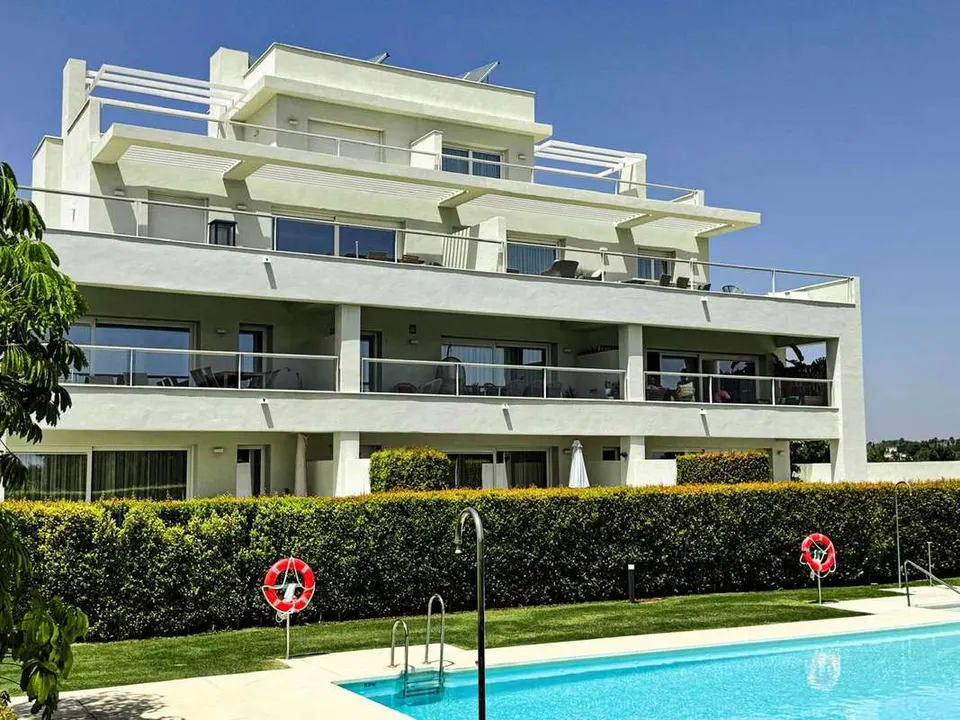 Apartament z widokiem na morze w Sotogrande — zdjęcie