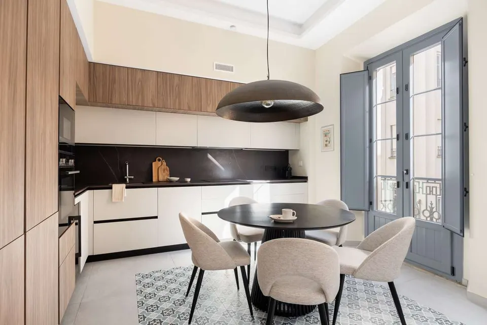 Apartament z odrestaurowanym charakterem w Maladze — zdjęcie 3 z 16