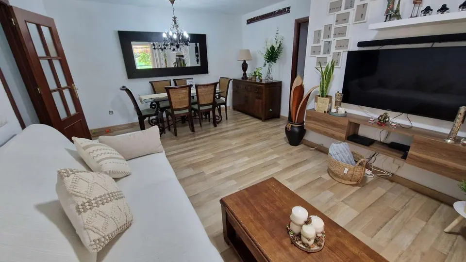 Apartament z garażem w Esteponie — zdjęcie