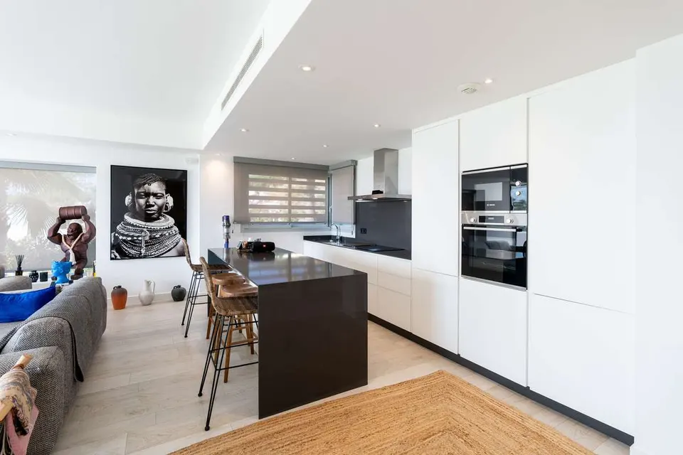 Apartament z ogrodem w Casares — zdjęcie
