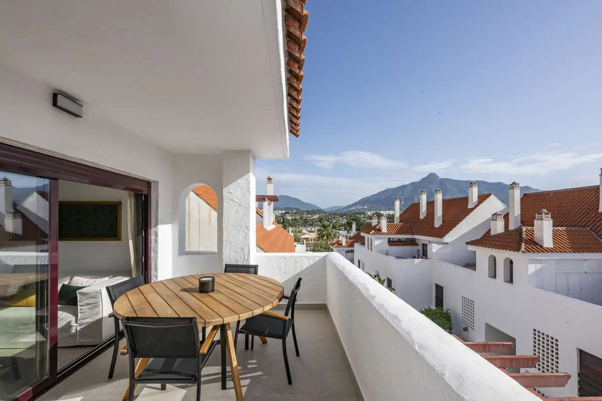 Apartament z kominkiem w Marbelli