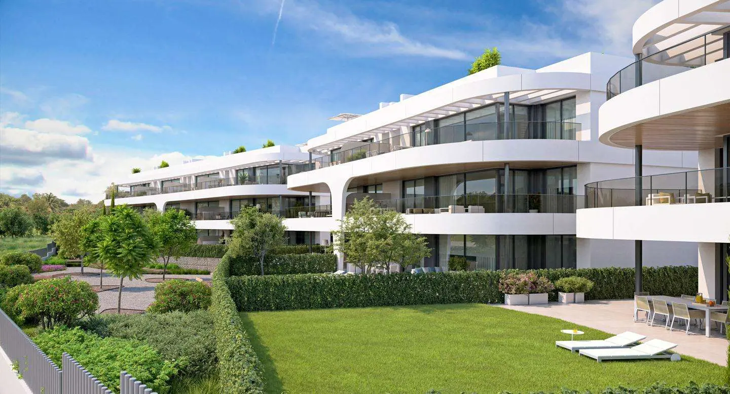 Apartament z prywatnym ogrodem w Esteponie