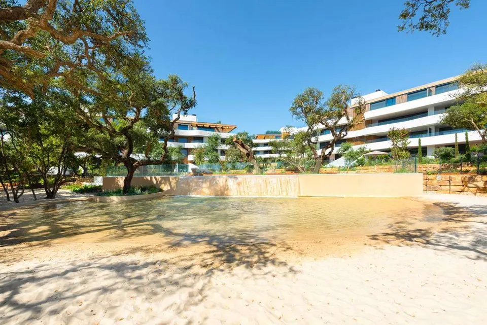 Apartament z tarasem w Sotogrande — zdjęcie