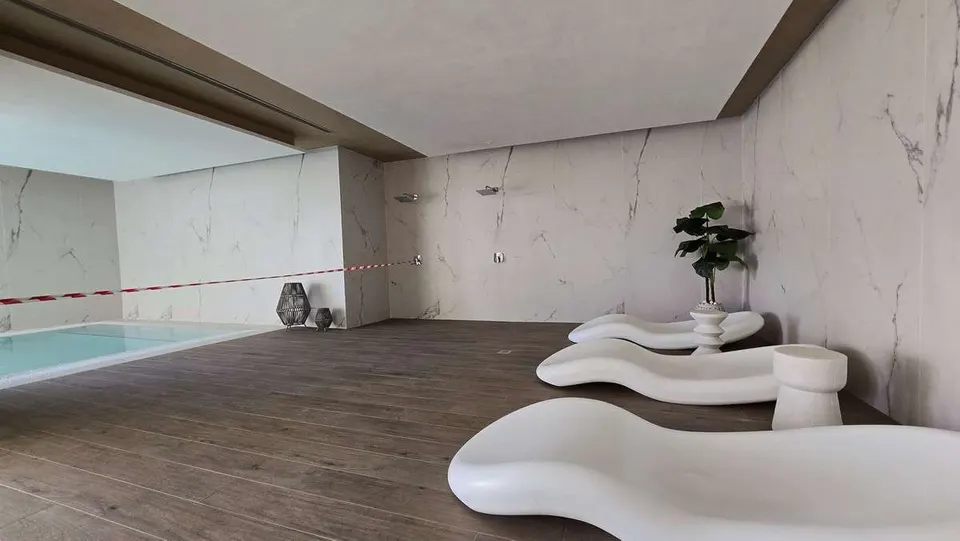 Apartament z basenem w Esteponie — zdjęcie