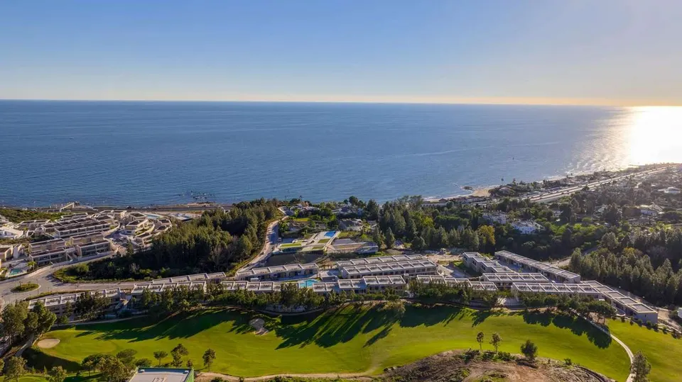 Dom szeregowy przy polu golfowym w Mijas — zdjęcie