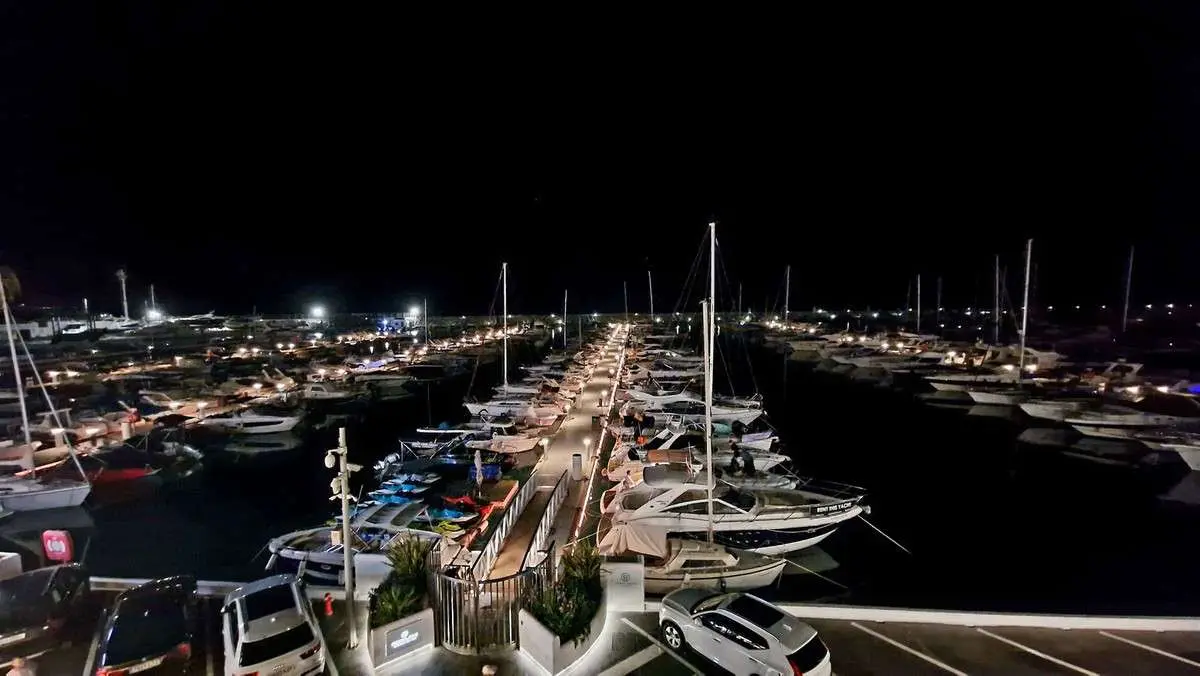Apartament z widokiem na marinę w Marbelli