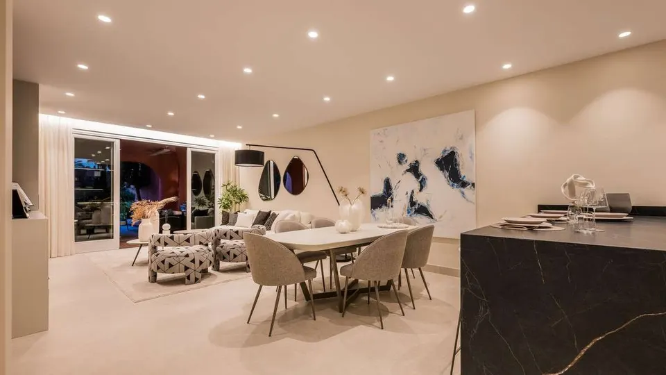 Apartament z widokiem na ogrody w Esteponie — zdjęcie