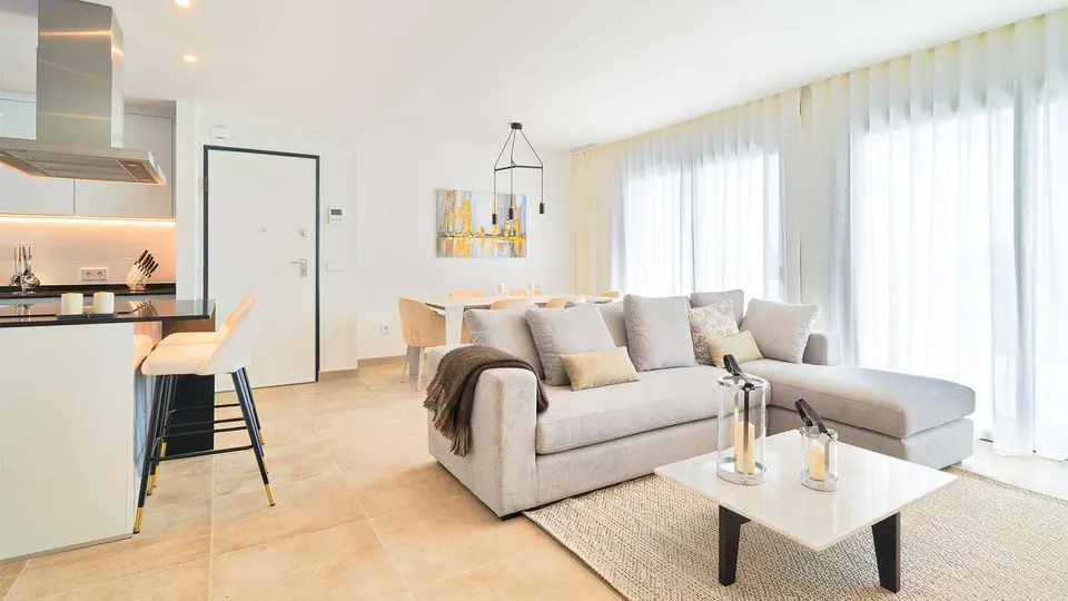 Apartament z tarasem w Esteponie — zdjęcie