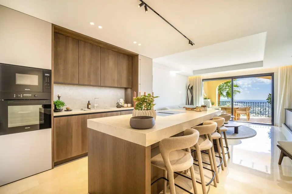 Penthouse z widokiem na morze w Benahavís — zdjęcie