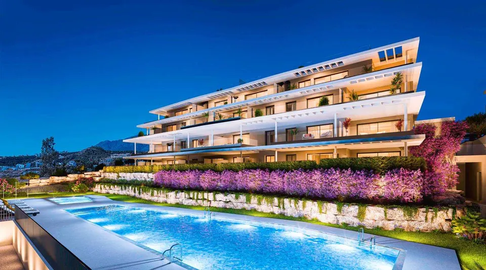 Penthouse z solarium w Esteponie — zdjęcie