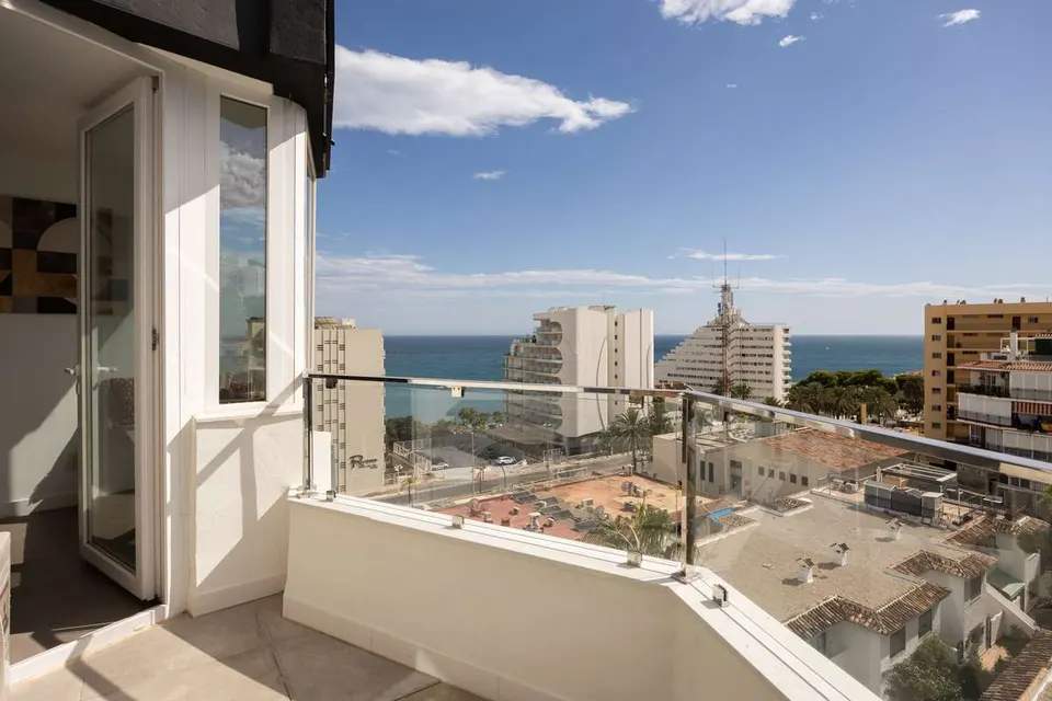 Apartament z tarasem w Benalmádenie — zdjęcie 1 z 16