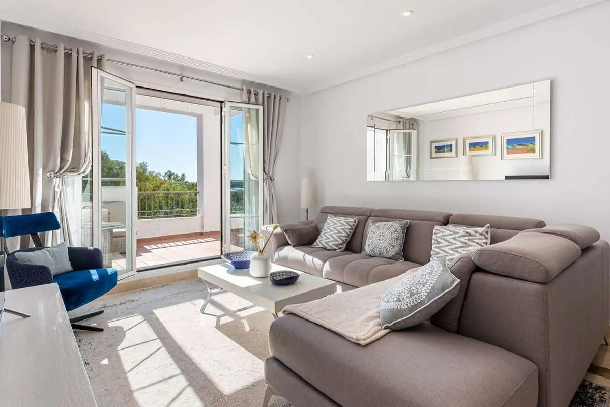 Penthouse z widokiem na naturę w Benahavís