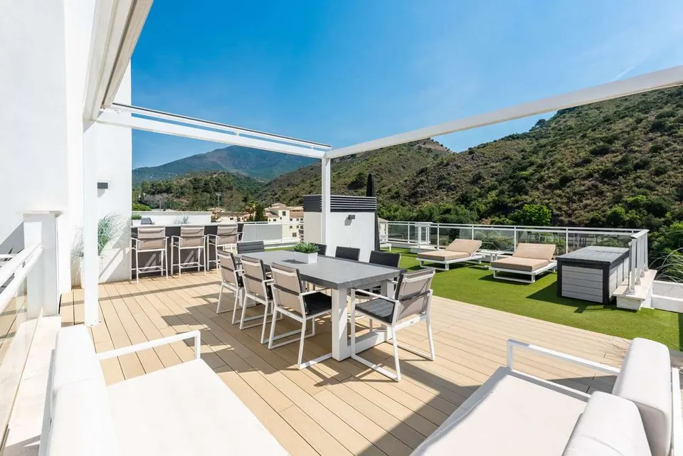 Penthouse z tarasem w Benahavís — zdjęcie