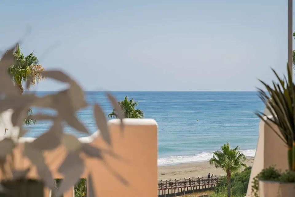 Penthouse przy plaży w Esteponie — zdjęcie