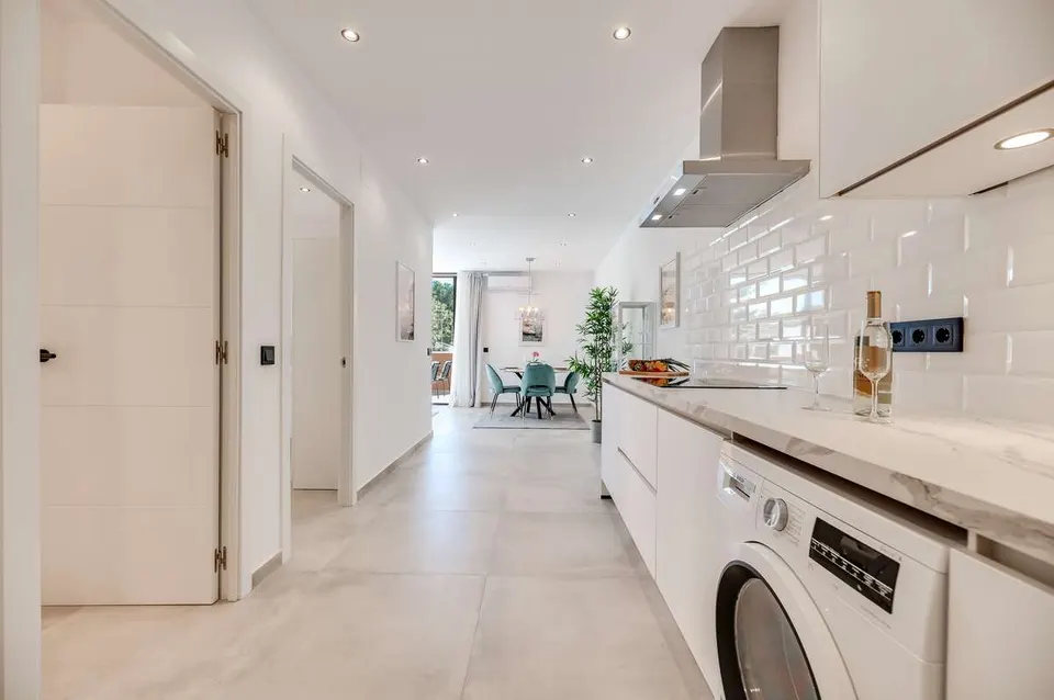 Apartament z widokiem na morze w Esteponie — zdjęcie