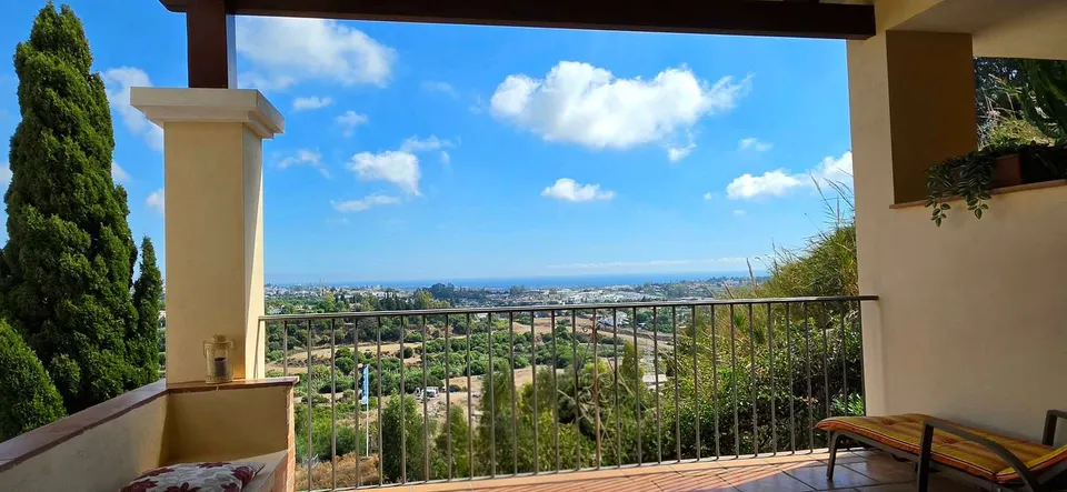 Apartament z tarasem w Benahavis — zdjęcie 7 z 16