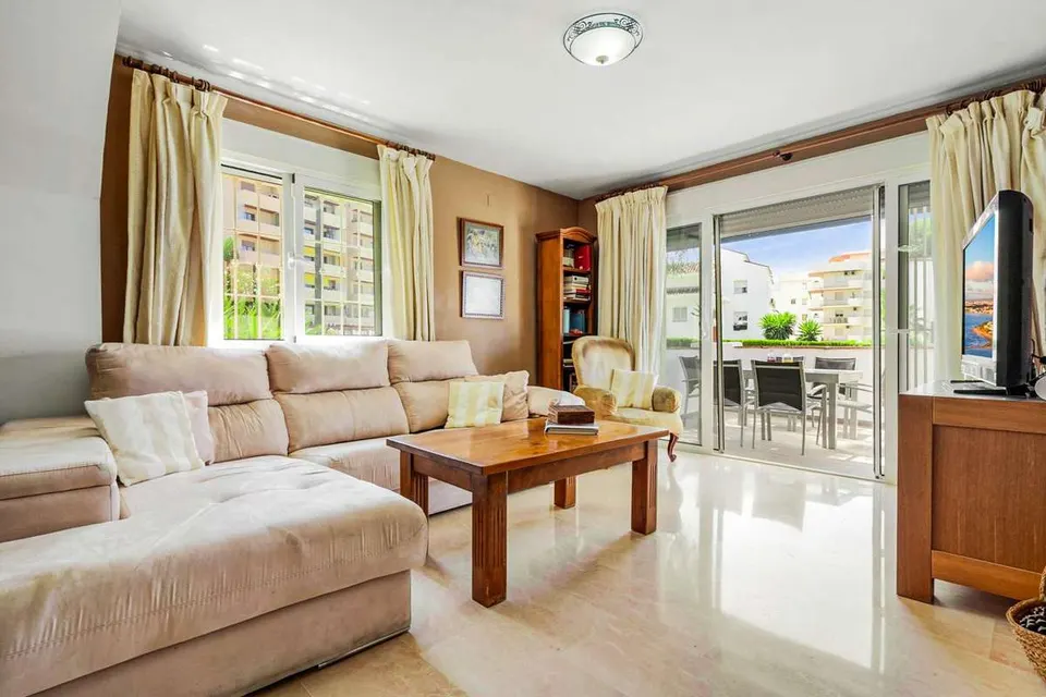 Apartament z tarasem w Marbelli — zdjęcie