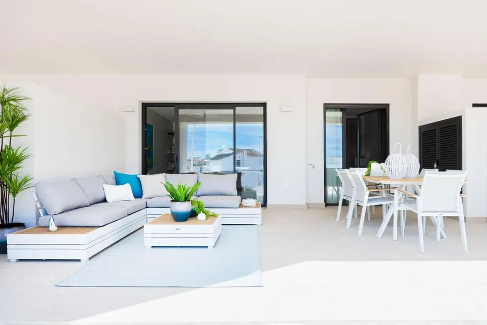 Penthouse z basenem w Casares — zdjęcie