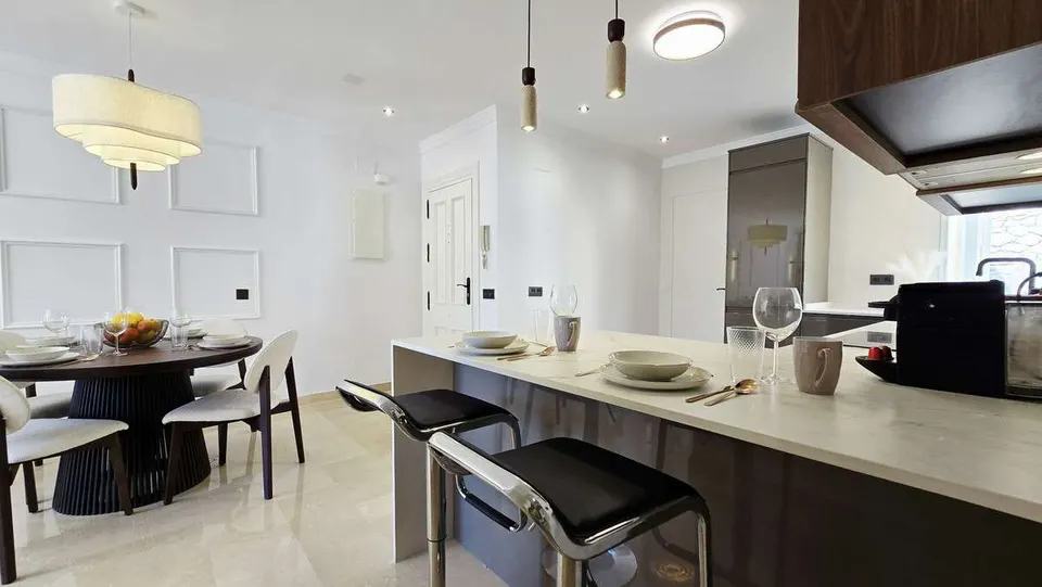 Apartament z widokiem na jezioro w Benahavís — zdjęcie