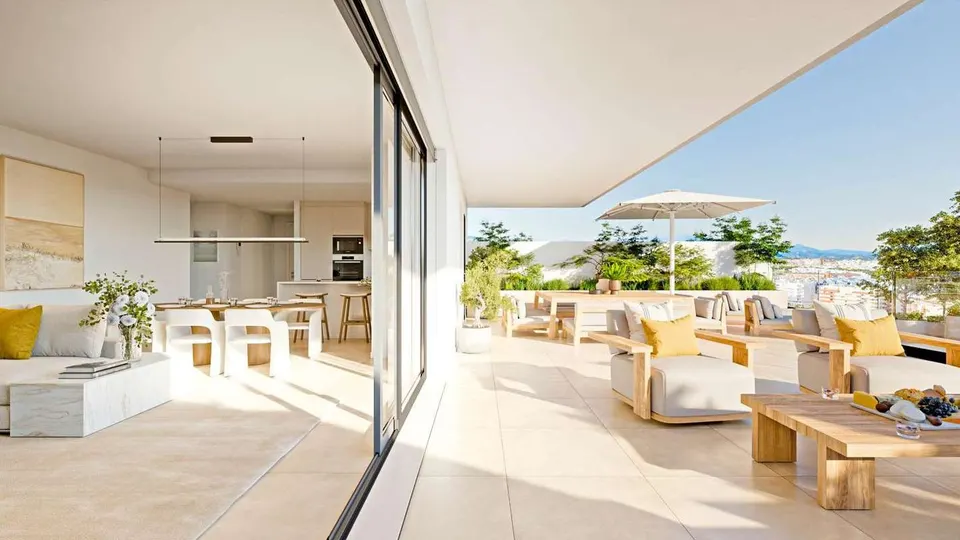 Penthouse z solarium w Esteponie — zdjęcie