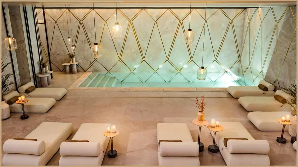 Penthouse z basenem w Esteponie — zdjęcie