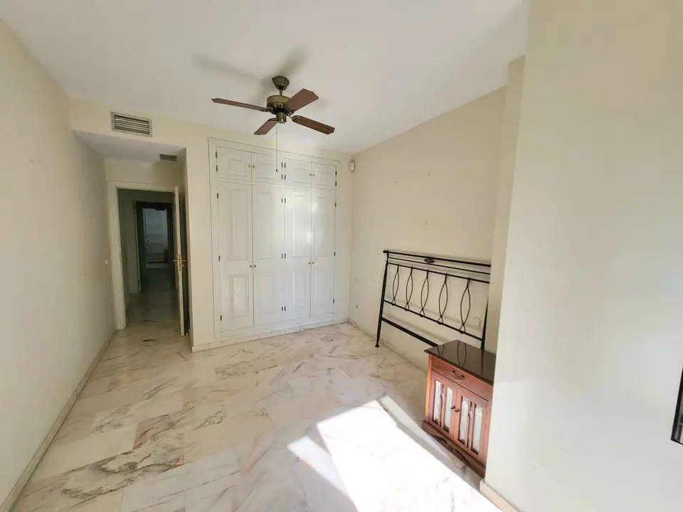 Apartament z widokiem na morze w Esteponie — zdjęcie