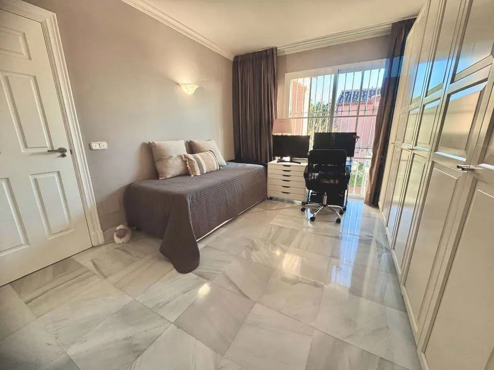Penthouse z widokiem na morze w Benahavís — zdjęcie