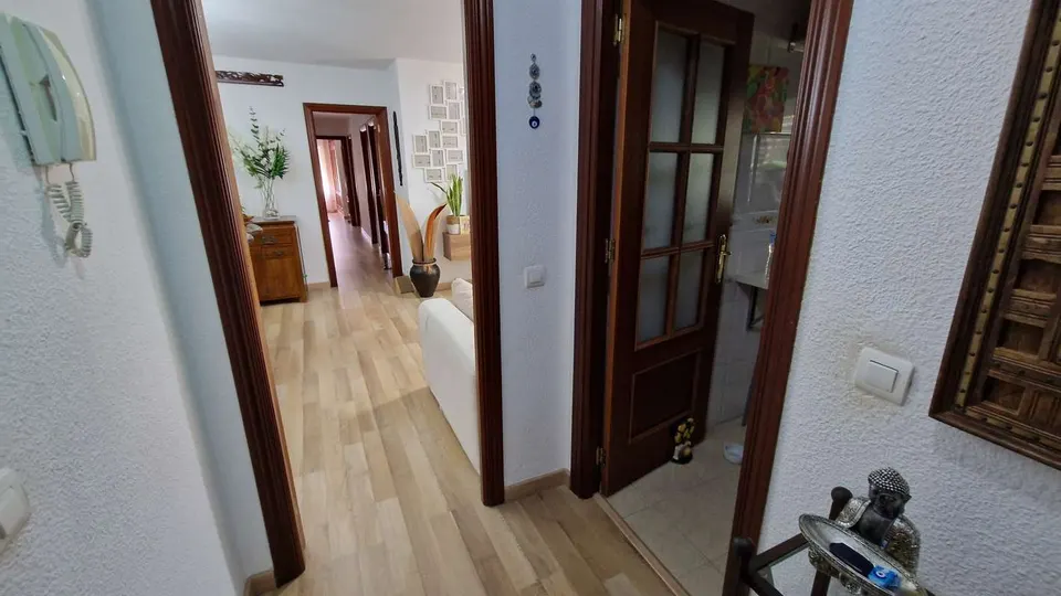 Apartament z garażem w Esteponie — zdjęcie