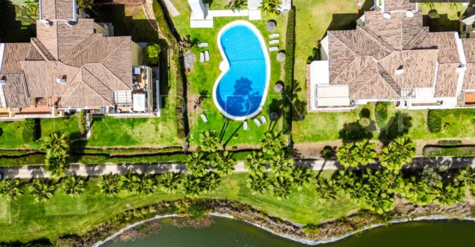 Apartament z widokiem na jezioro w Benahavís — zdjęcie