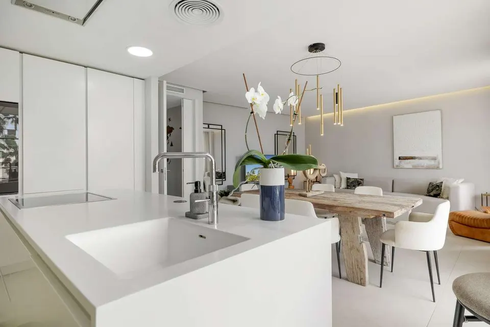 Apartament przy plaży w Esteponie — zdjęcie