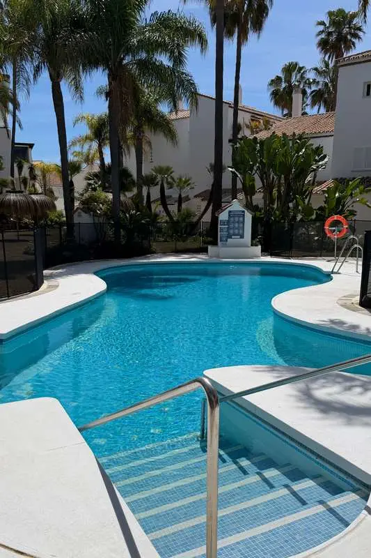 Apartament z 4 sypialniami w Marbelli