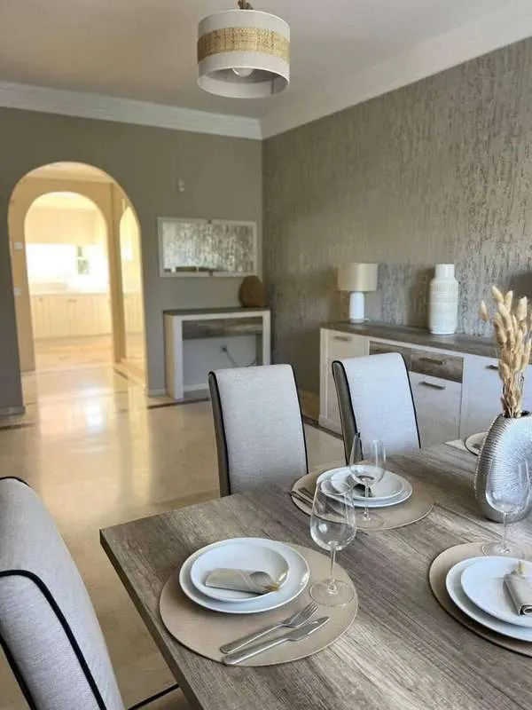 Apartament z kominkiem w Marbelli — zdjęcie