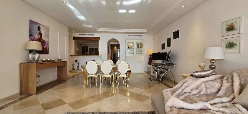 Apartament przy plaży w Esteponie — zdjęcie