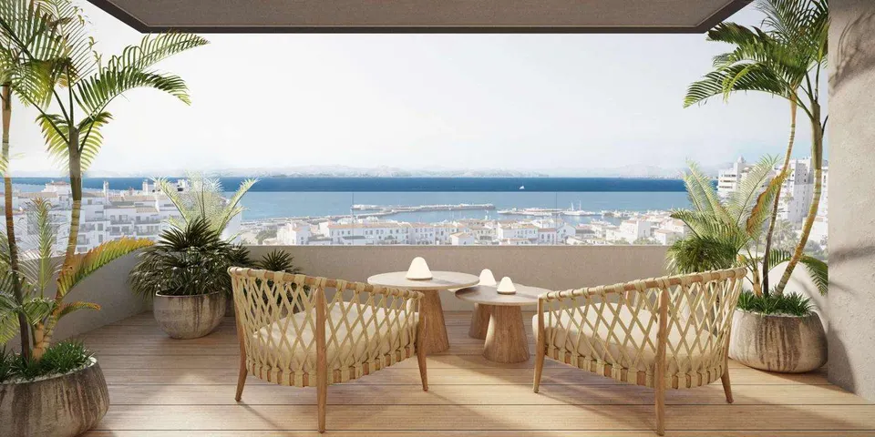Penthouse z prywatnym tarasem w Esteponie — zdjęcie