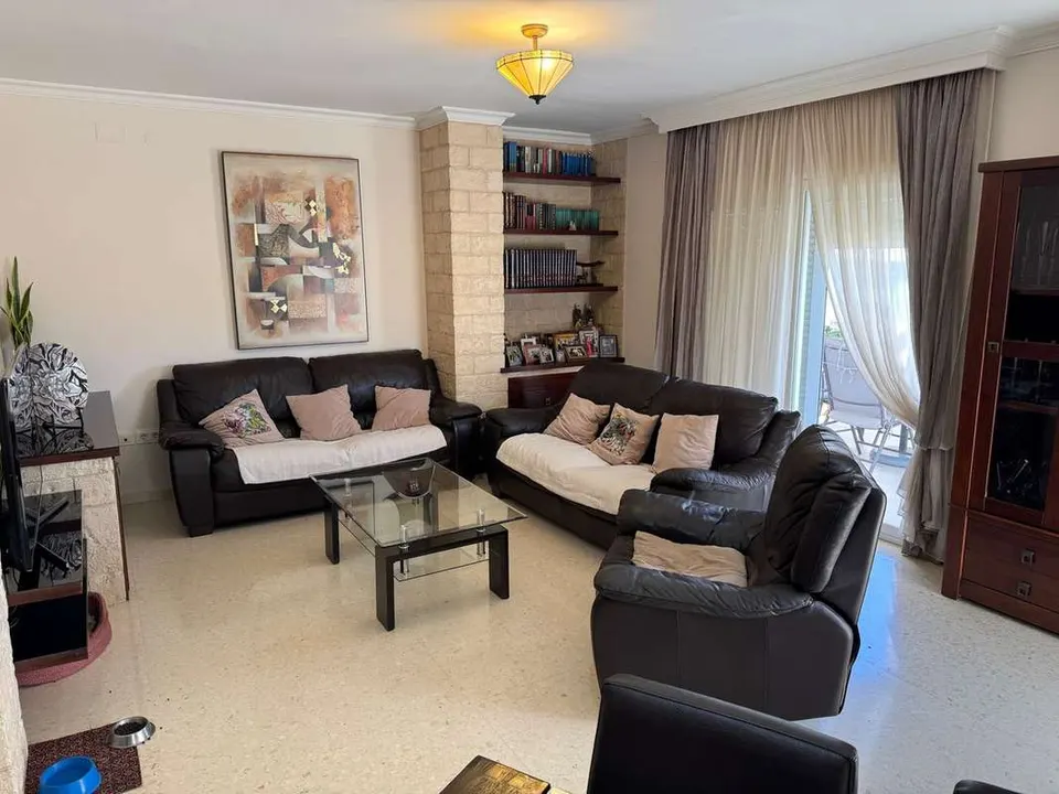 Penthouse z tarasem w Esteponie — zdjęcie
