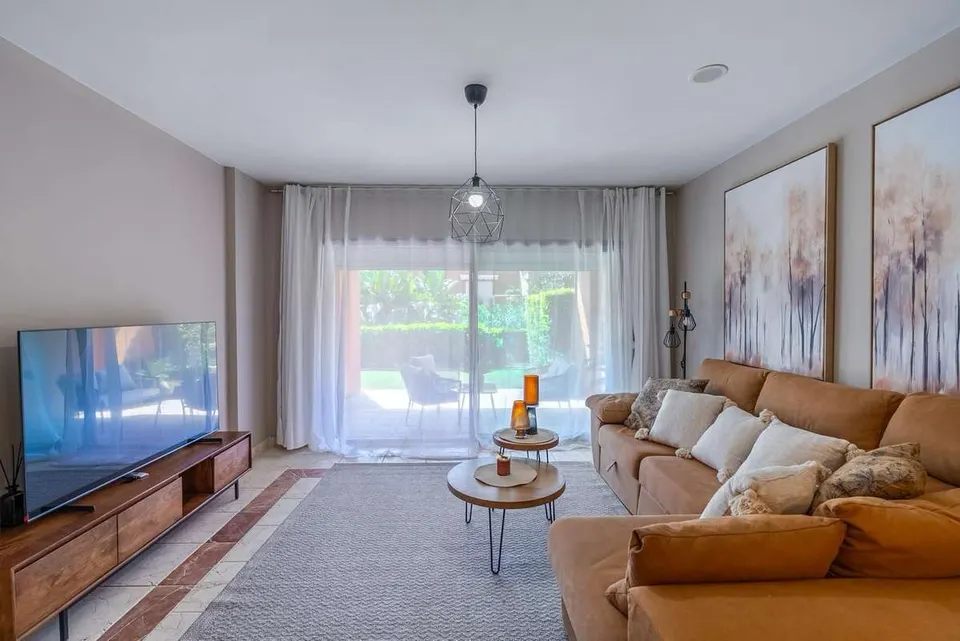 Apartament w zielonej urbanizacji w Esteponie — zdjęcie 7 z 16