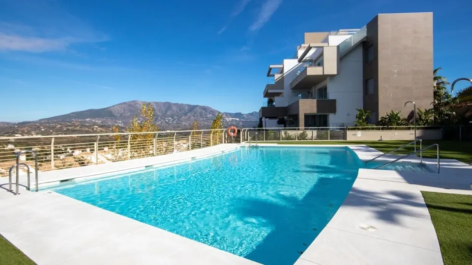Apartament z tarasem w Mijas — zdjęcie