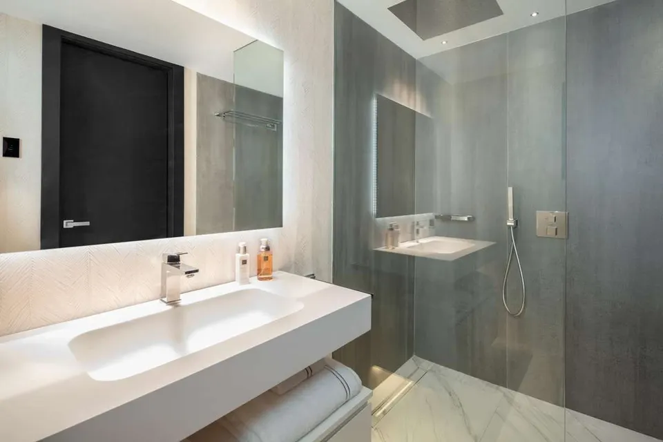 Apartament z widokiem na marinę w Marbelli — zdjęcie