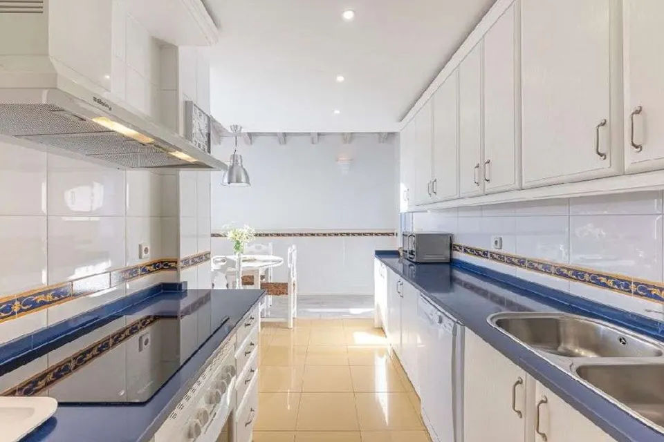 Apartament z 4 sypialniami w Marbelli — zdjęcie