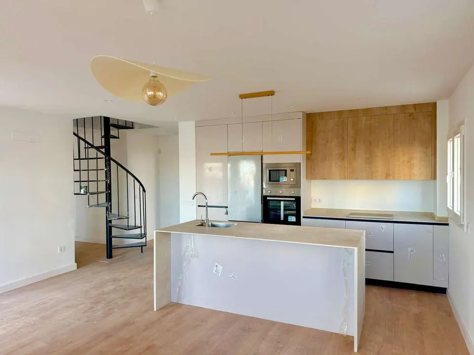 Apartament dwupoziomowy w Torremolinos — zdjęcie 1 z 16