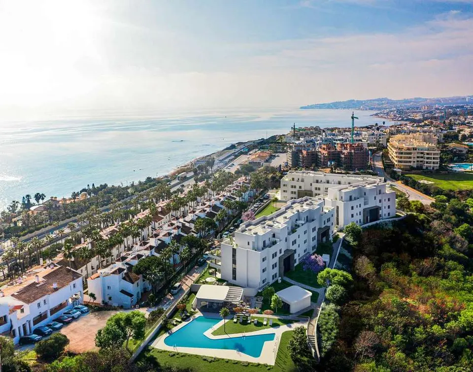 Apartament z prywatnym ogrodem w Mijas — zdjęcie